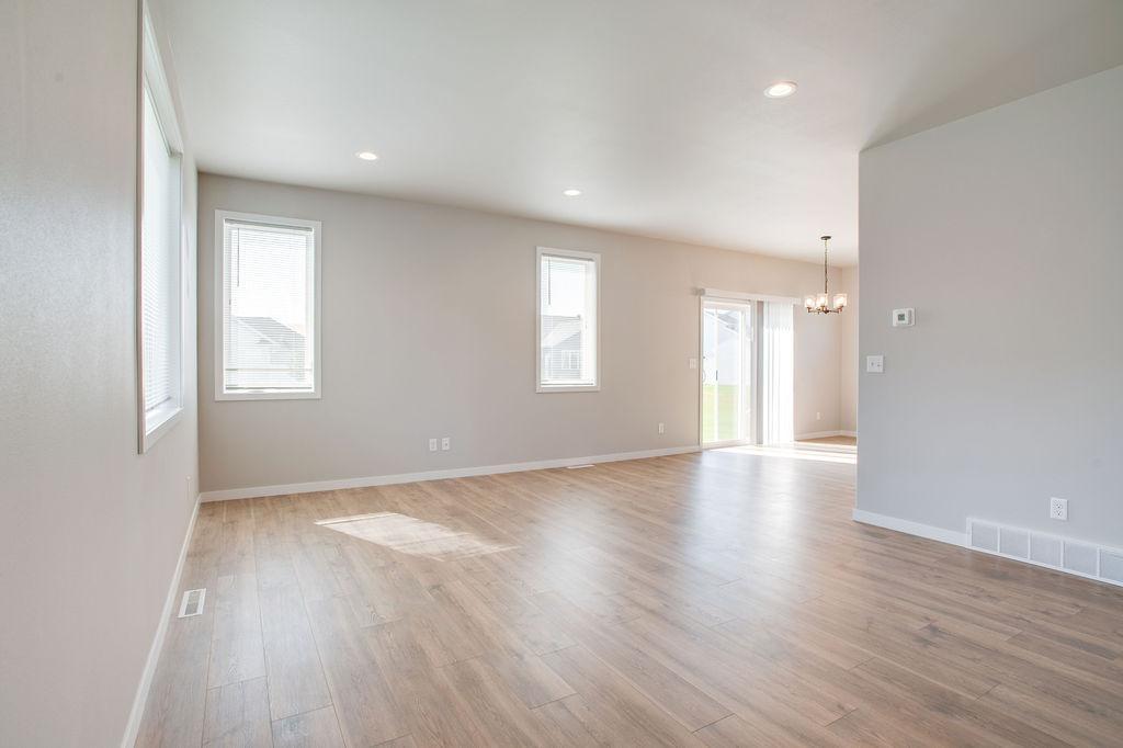 6797 28th Street South Fargo, ND 58104 - Photo 7 of 36