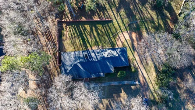 a view of a back yard of the house