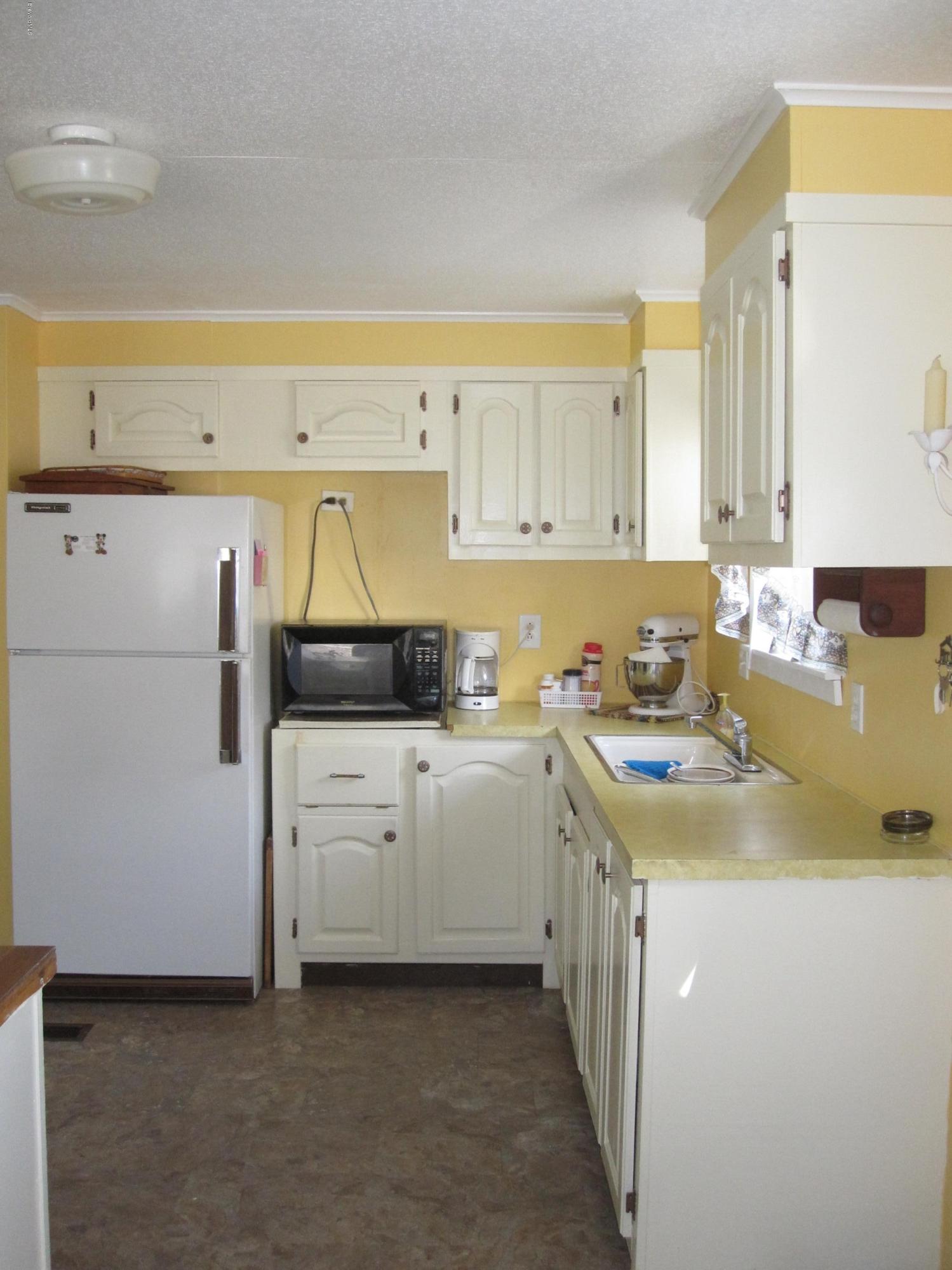 3074 Dover Road Mims, FL 32754 - Photo 11 of 27 Kitchen