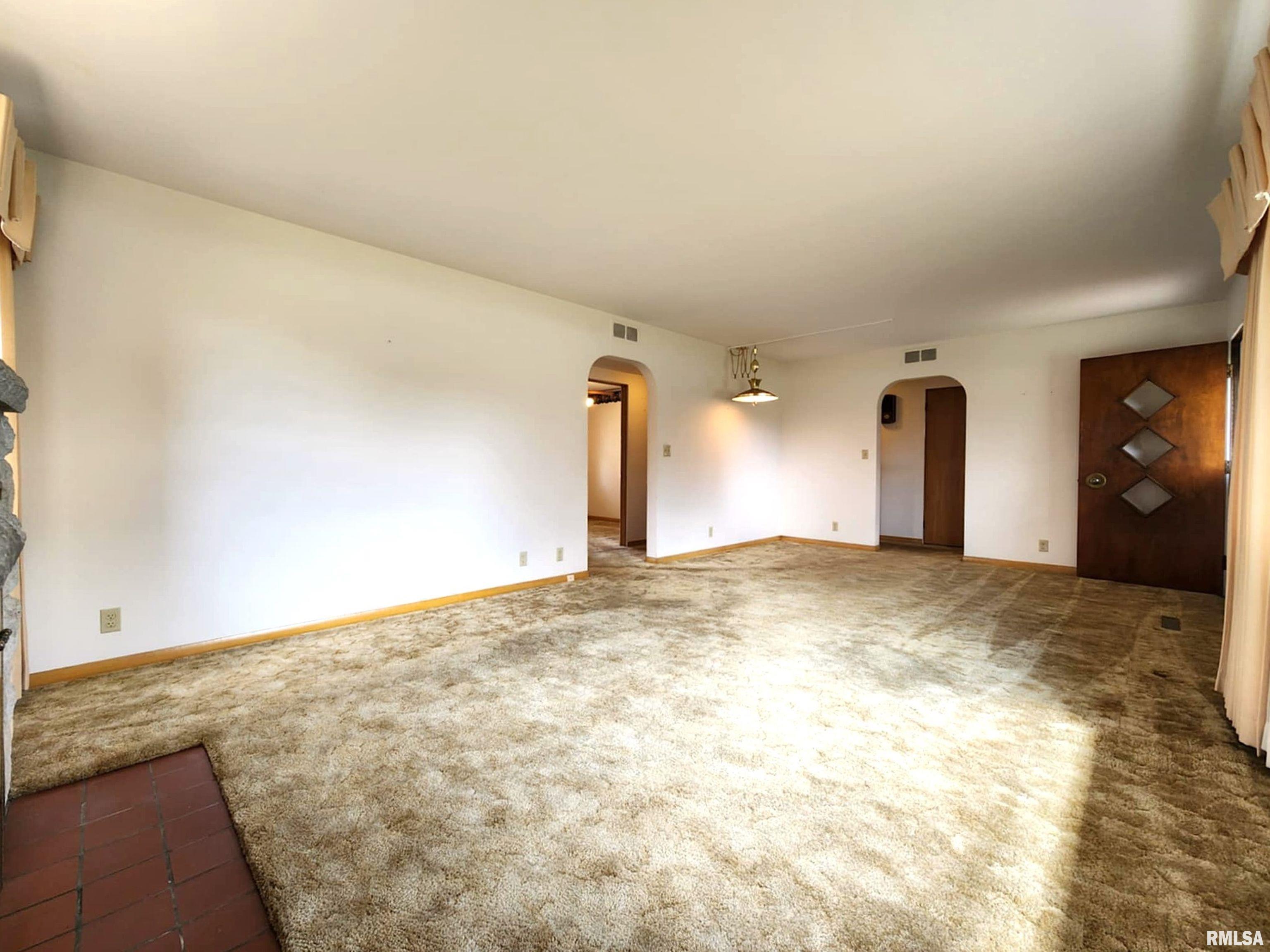 1615 Highland Lane Quincy, IL 62305 - Photo 4 of 38