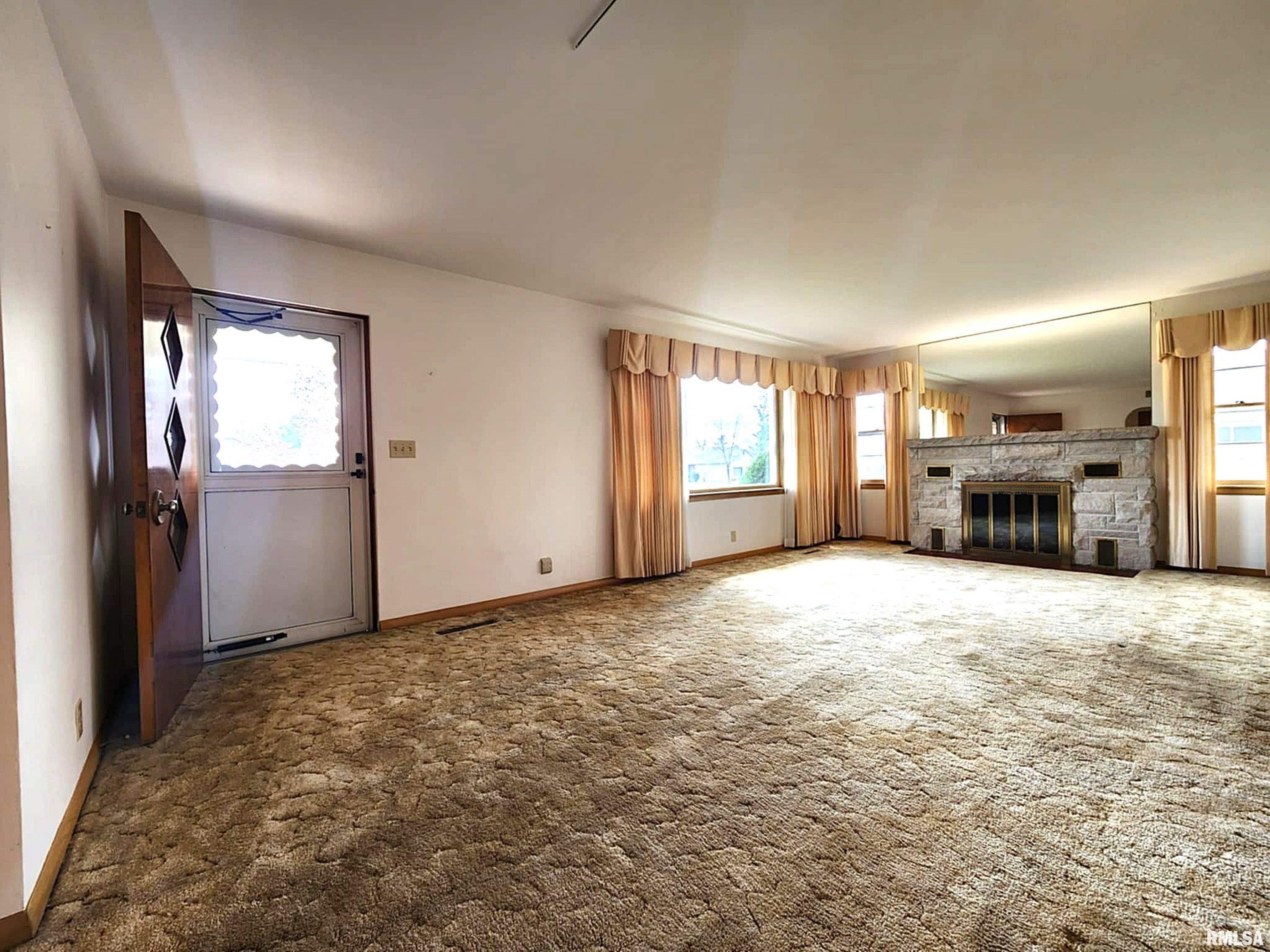 1615 Highland Lane Quincy, IL 62305 - Photo 5 of 38