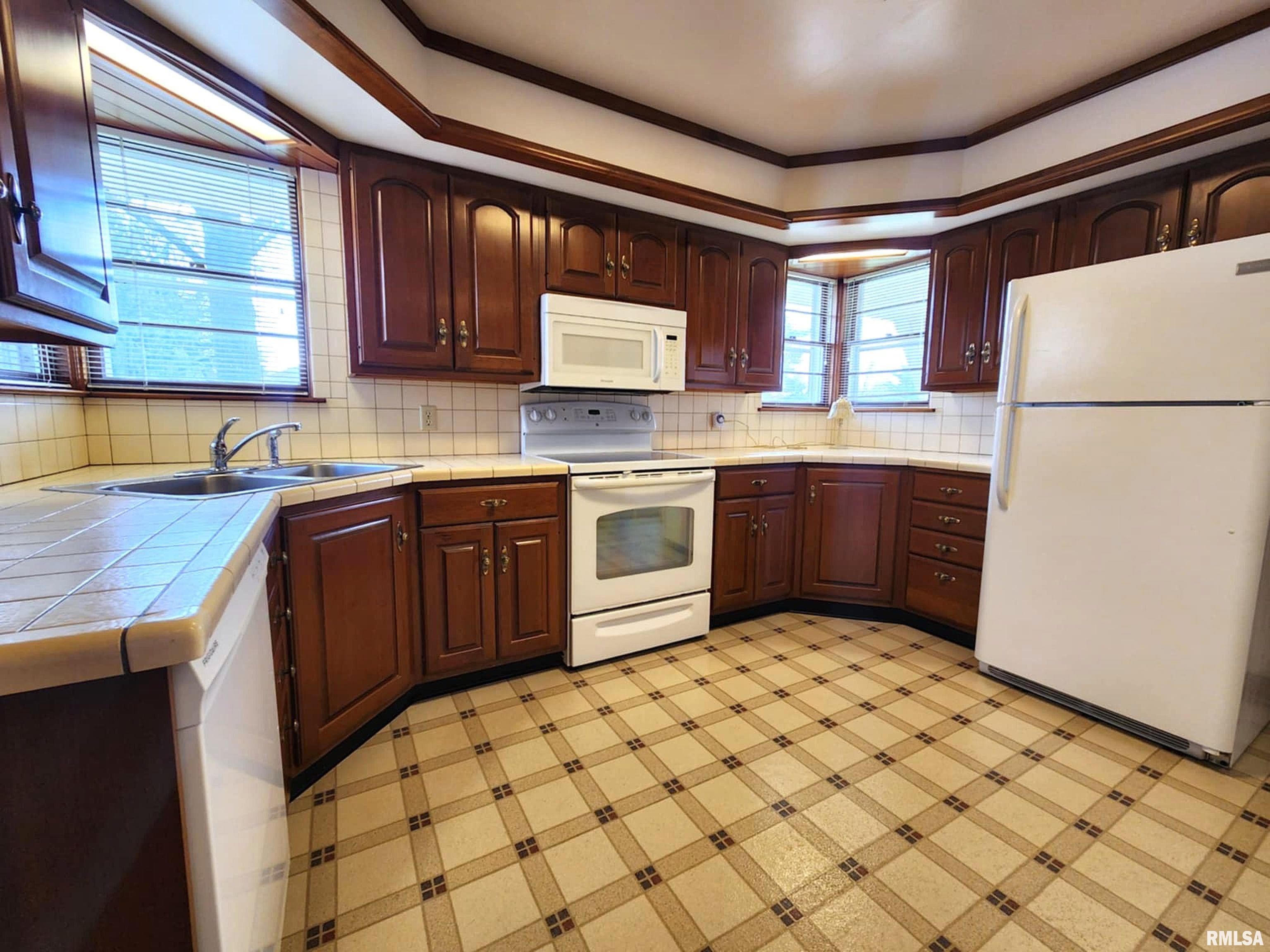 1615 Highland Lane Quincy, IL 62305 - Photo 6 of 38