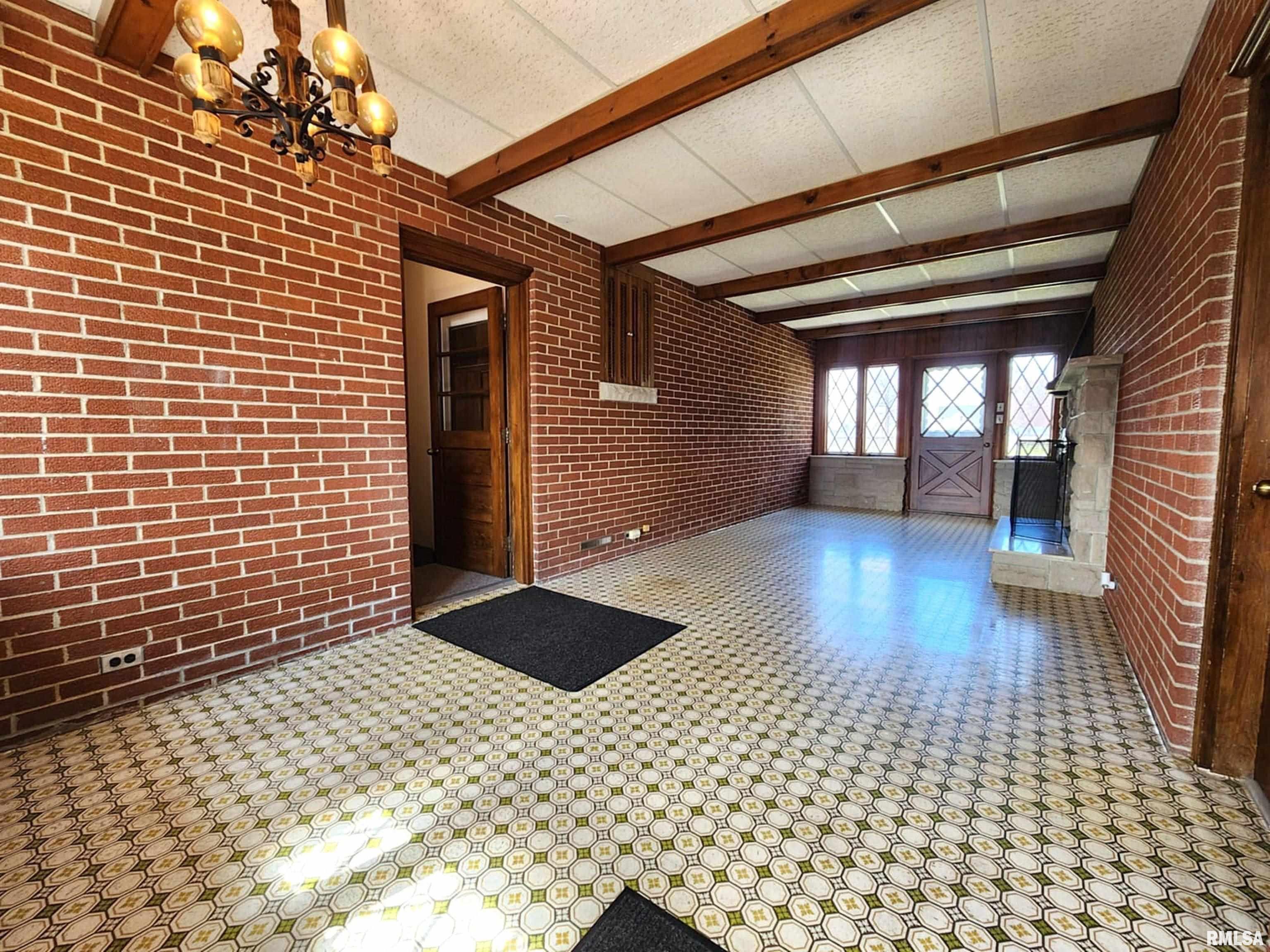 1615 Highland Lane Quincy, IL 62305 - Photo 9 of 38