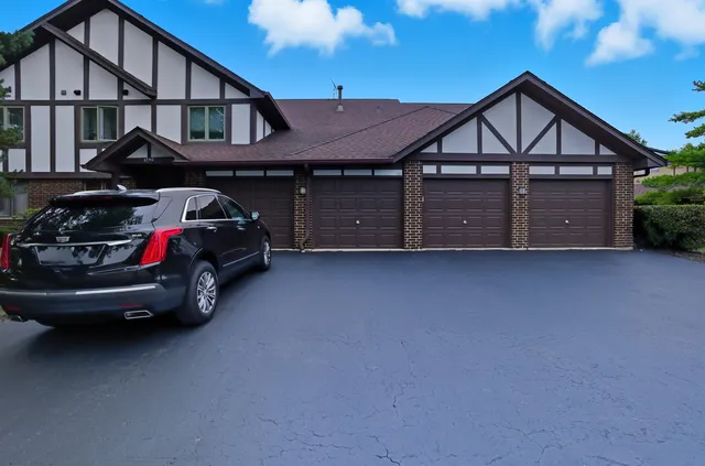 $227,900 | 6740 180th Street, Unit 1E, Tinley Park, IL 60477