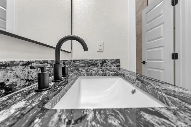 $1,700 | 110 Webb, Unit 202, San Antonio, TX 78223