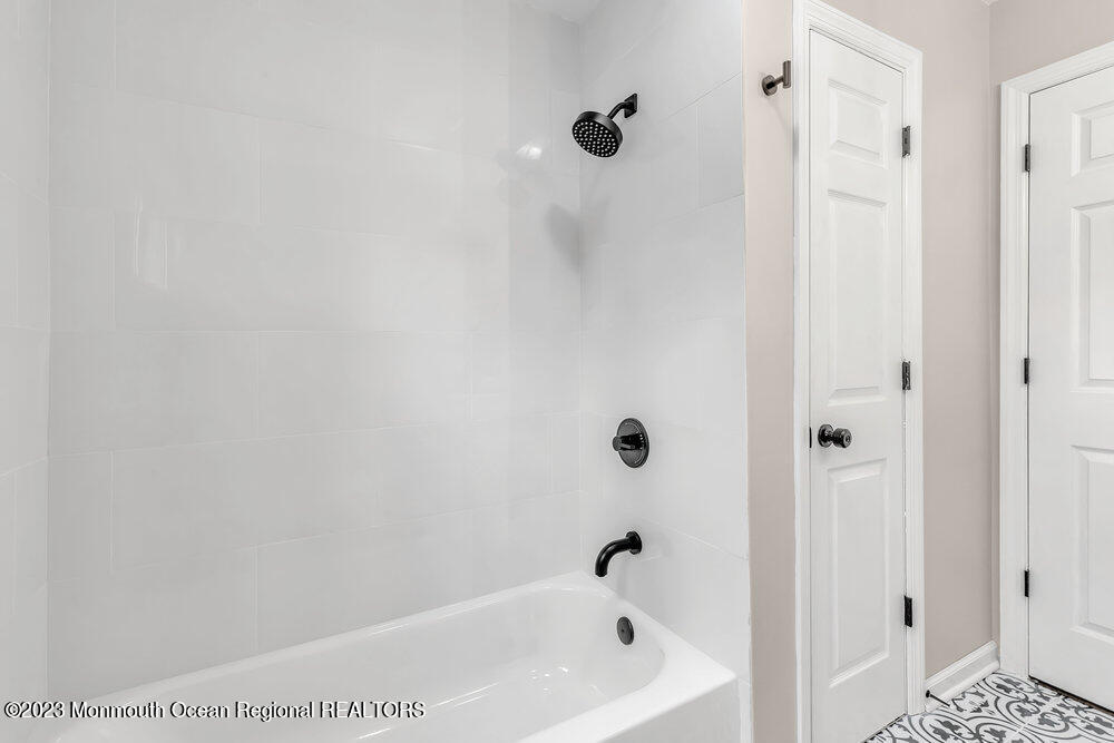 28 Maplecrest Drive Neptune Township, NJ 07753 - Photo 14 of 20 a bathroom with a bathtub