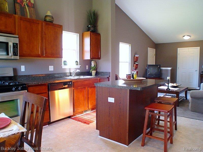 8032 Eagle Ridge Lane Fowlerville, MI 48836 - Photo 5 of 16 Vaulted Ceilings