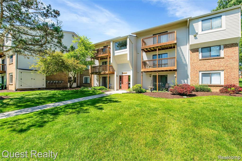 30028 West 12 Mile Road, Unit 27 Farmington Hills, MI 48334 - Photo 12 of 13