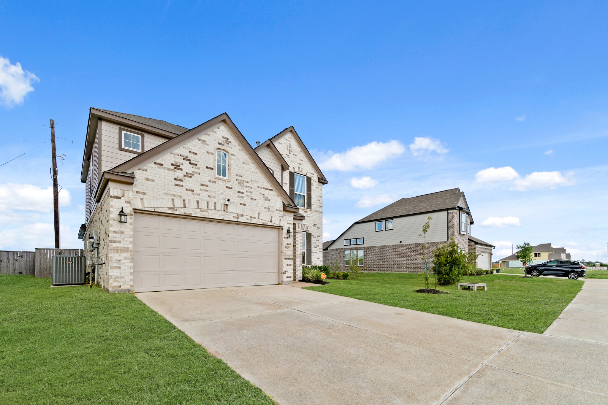 8802 Mallow Rose Way Rosharon, TX 77583 - Photo 6 of 29 2-car garage, and there is well maintained lawn in the front yard.