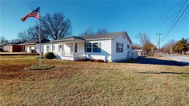 $159,900 | 1205 North Lynn Street, Nevada, MO 64772