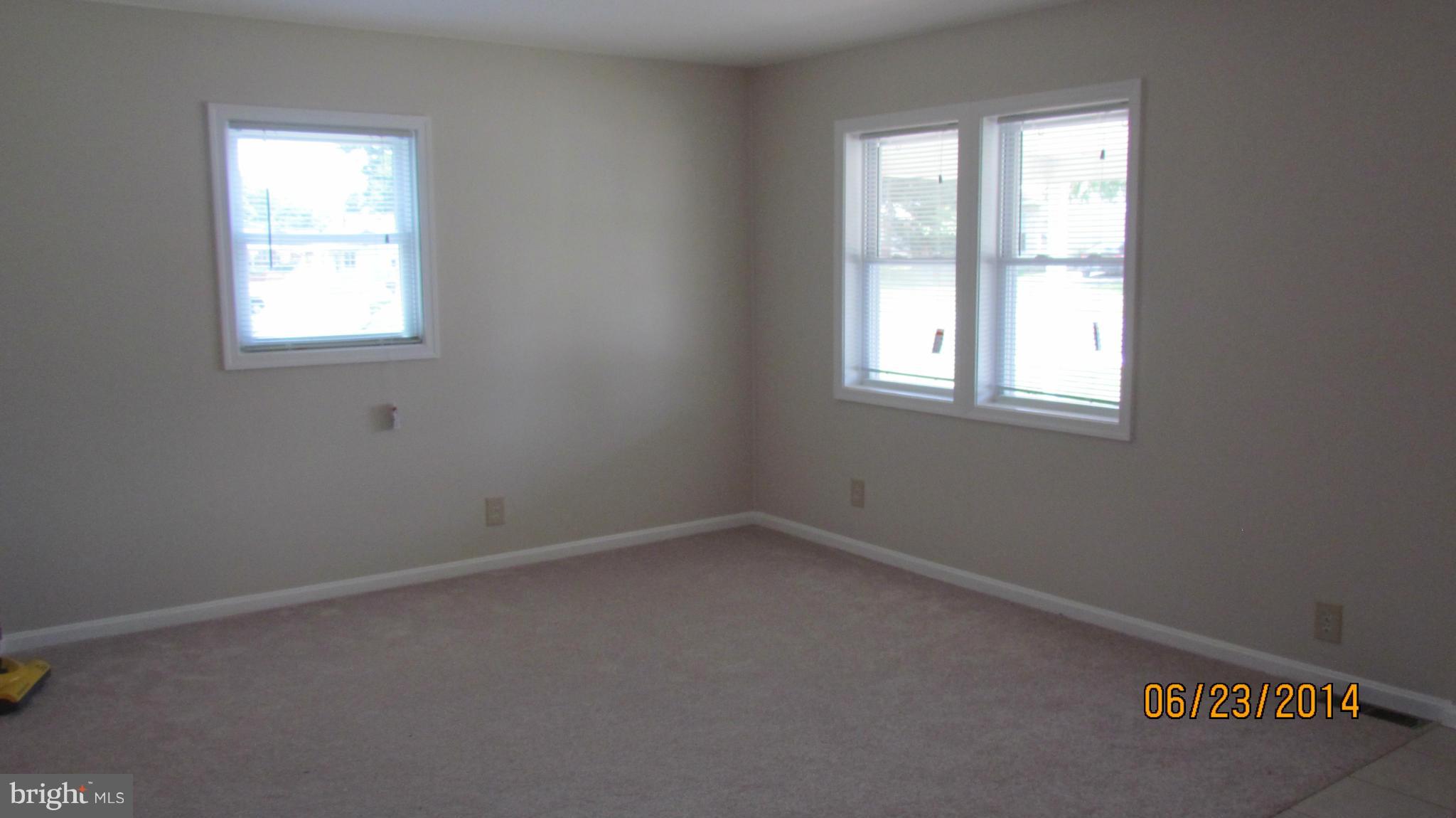 119 Compass Road Baltimore, MD 21220 - Photo 3 of 18 Living Room