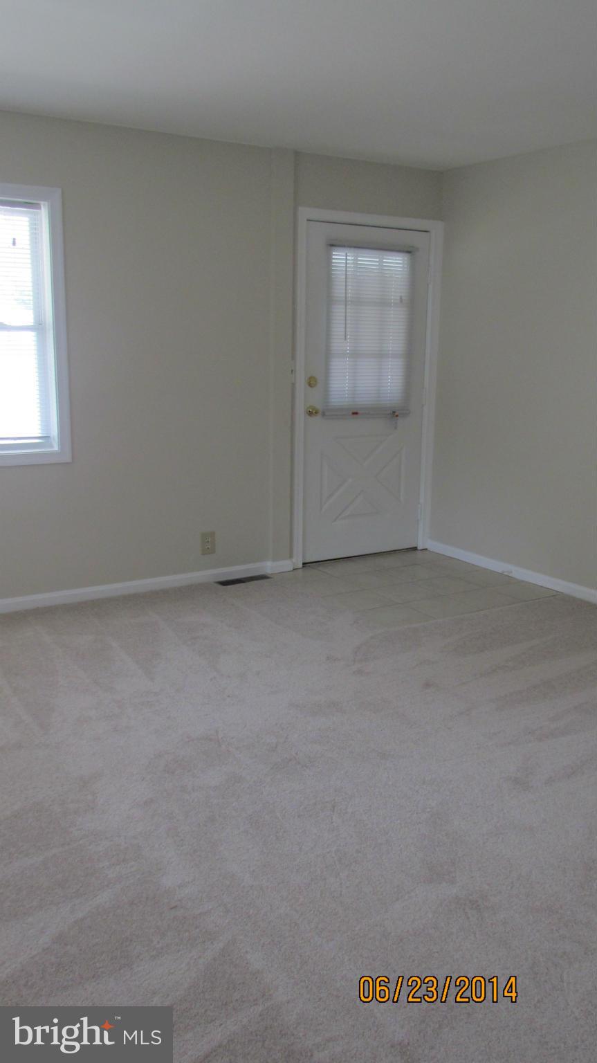 119 Compass Road Baltimore, MD 21220 - Photo 4 of 18 Living Room