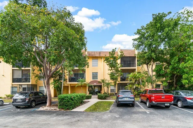 $180,000 | 450 Northwest 20th Street, Unit 2080, Boca Raton, FL 33431