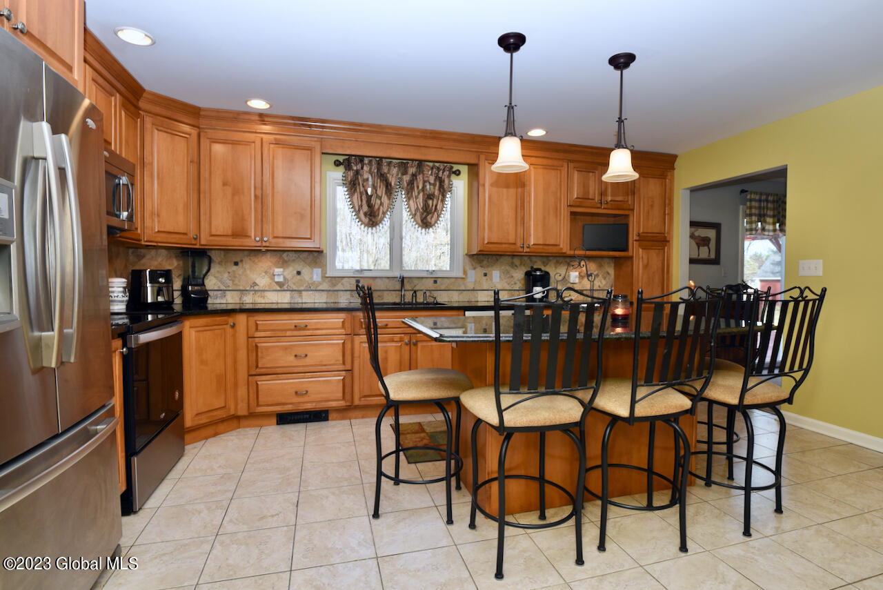 96 Devitt Road Halfmoon, NY 12188 - Photo 8 of 41 11