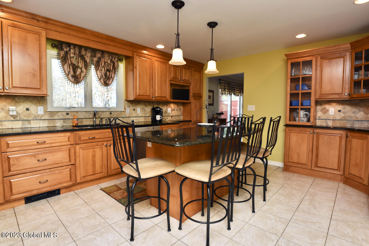 96 Devitt Road Halfmoon, NY 12188 - Photo 10 of 41 12