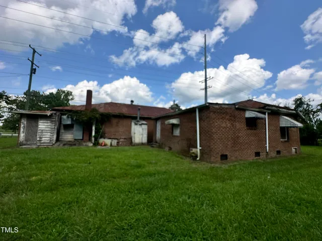 a view of a back yard of the house with a fountain