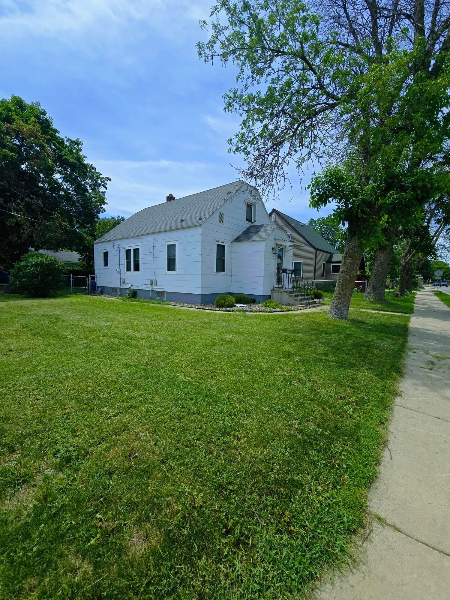 1805 Division Street West Faribault, MN 55021 - Photo 1 of 13