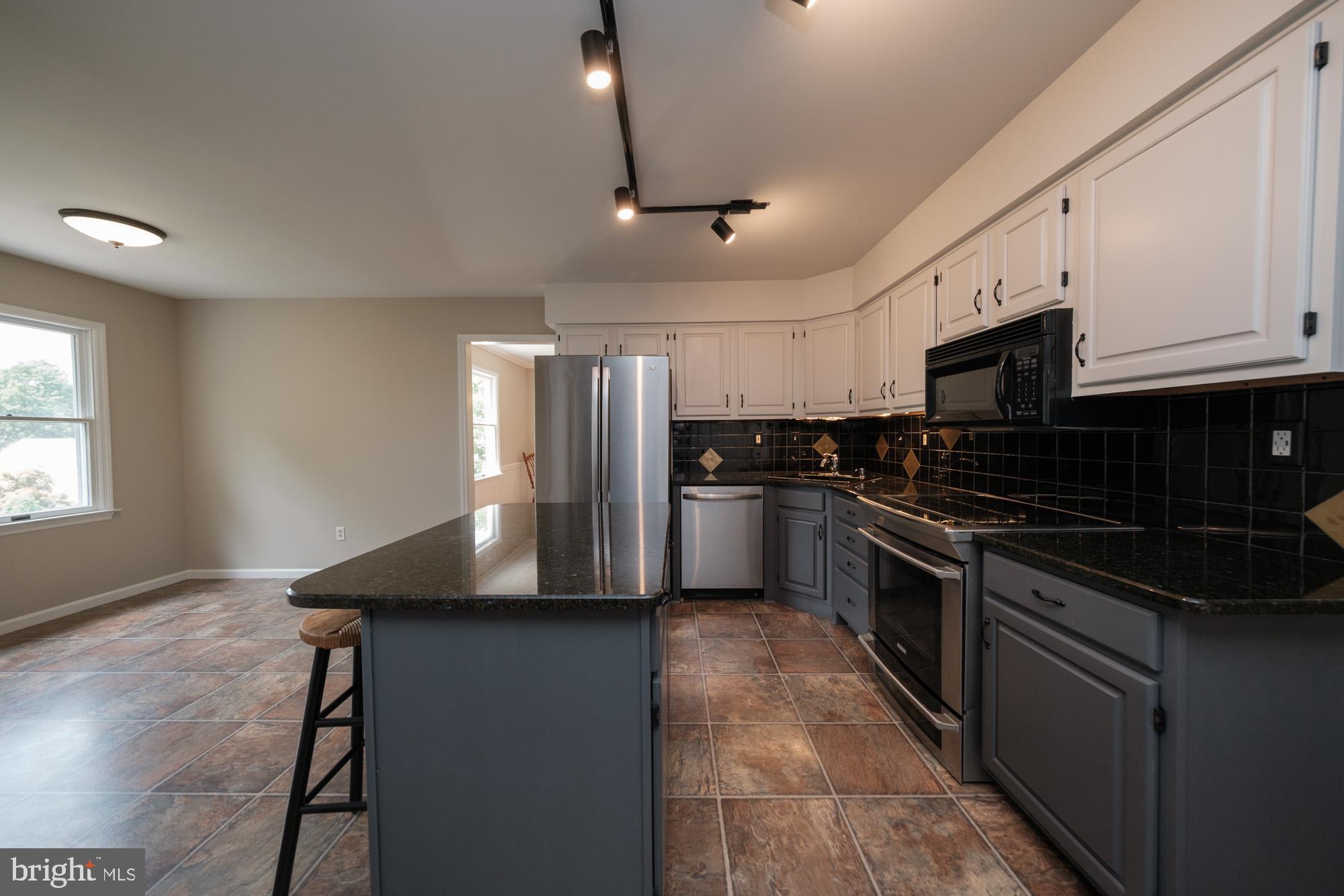 52 Rim View Lane Reading, PA 19607 - Photo 8 of 36 Kitchen Island with eating counter