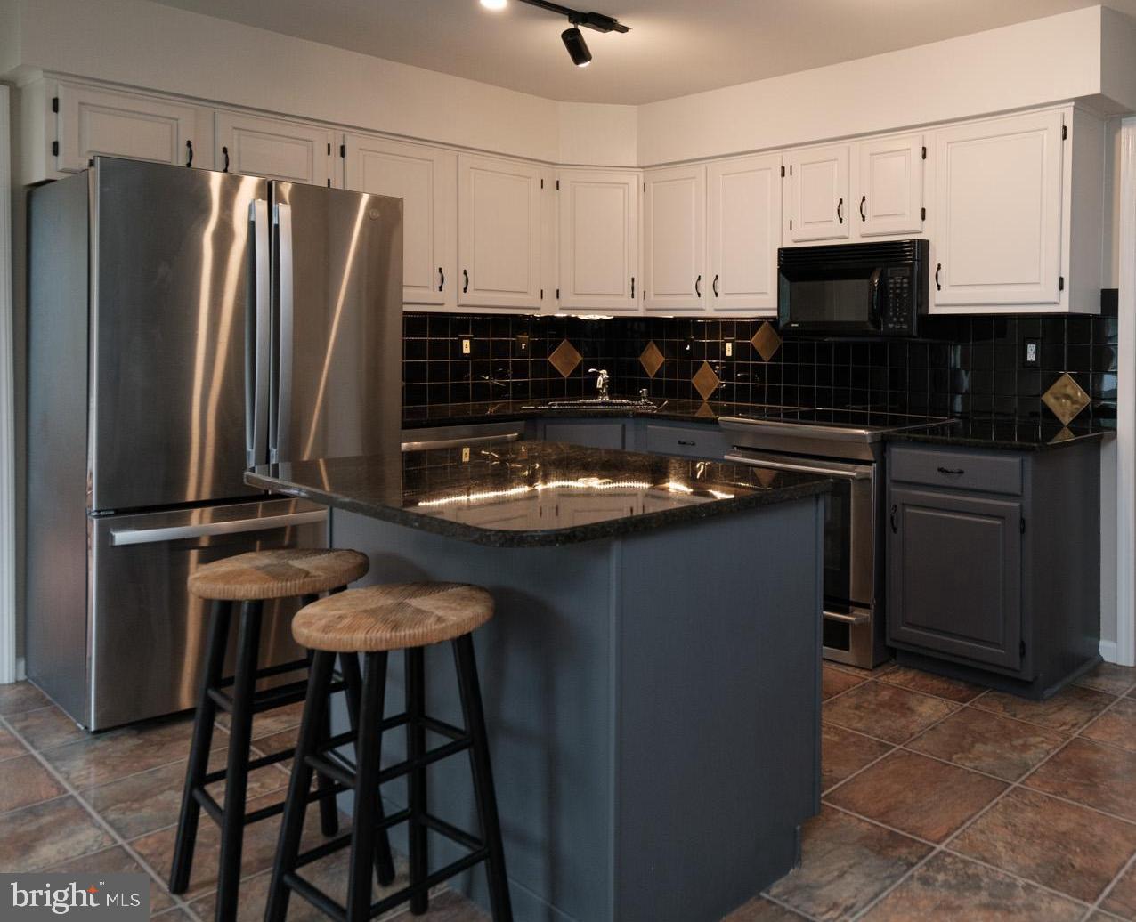 52 Rim View Lane Reading, PA 19607 - Photo 10 of 36 Built-in appliances