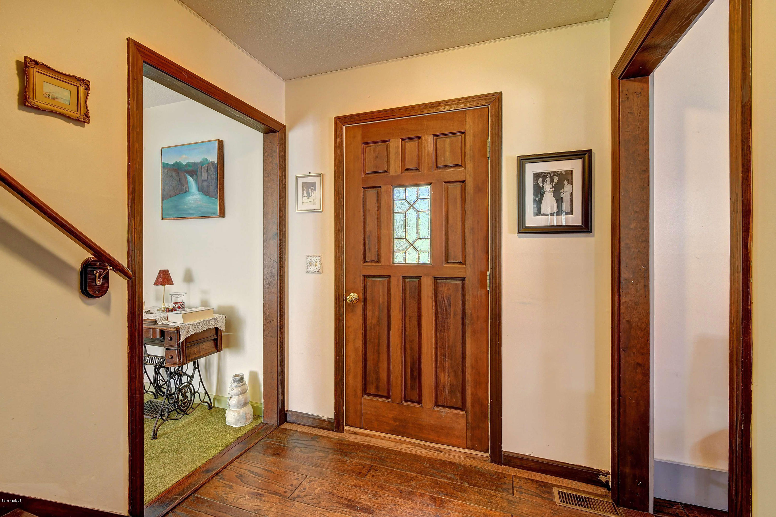 296 Alum Hill Road Sheffield, MA 01222 - Photo 4 of 27 2001 Foyer