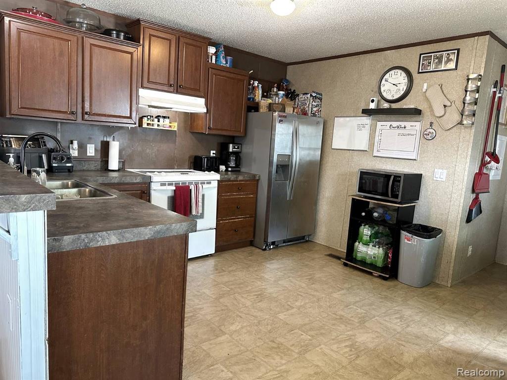 2240 Brooklyn Road Jackson, MI 49203 - Photo 7 of 33