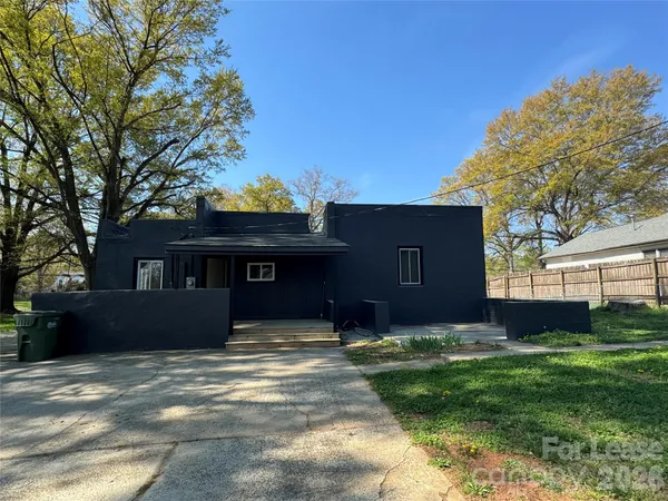 $1,800 | 418 West Charlotte Avenue, Mount Holly, NC 28120