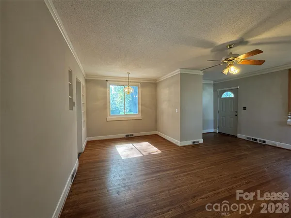 $1,800 | 418 West Charlotte Avenue, Mount Holly, NC 28120