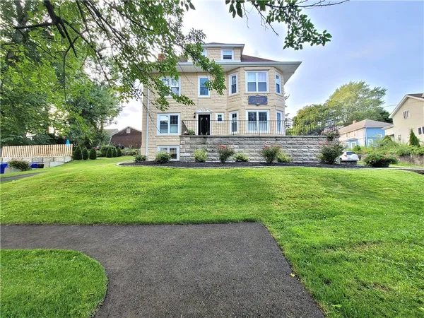$2,500 | 141 Bourne Avenue, Unit 2, East Providence, RI 02916