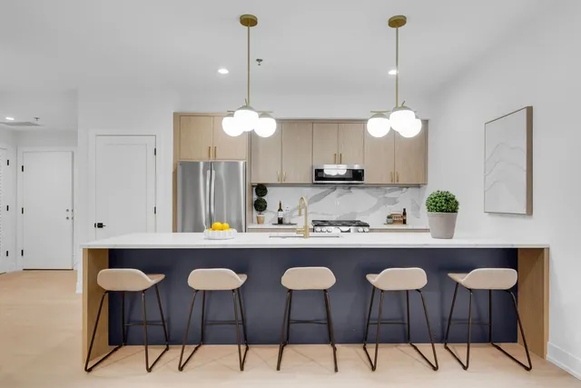 $449,000 | 3204 North Kostner Avenue, Unit 303, Chicago, IL 60641