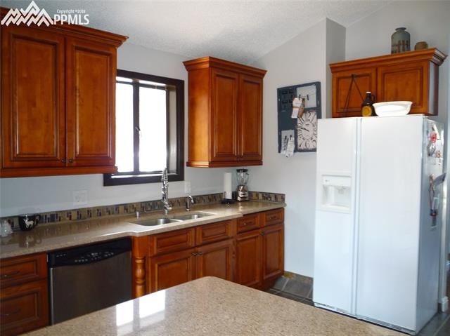 4615 Sandstone Road Monument, CO 80132 - Photo 8 of 28 Gallery Image 8