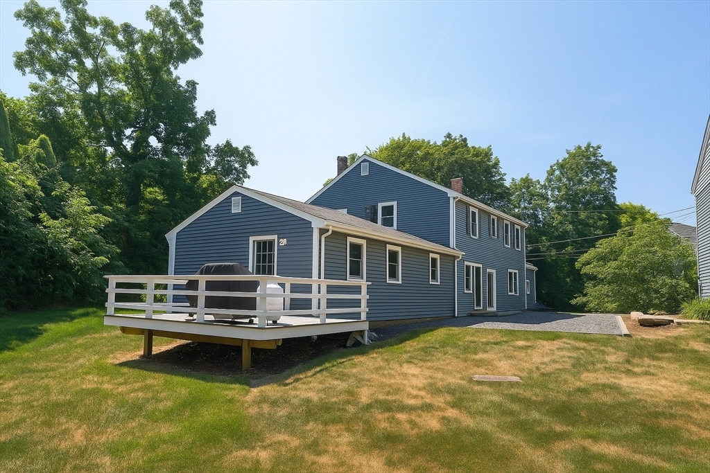 70 Chamberlain Road Westford, MA 01886 - Photo 4 of 25 a front view of a house with a garden