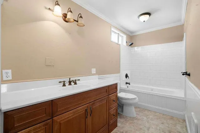 a view of empty room with window