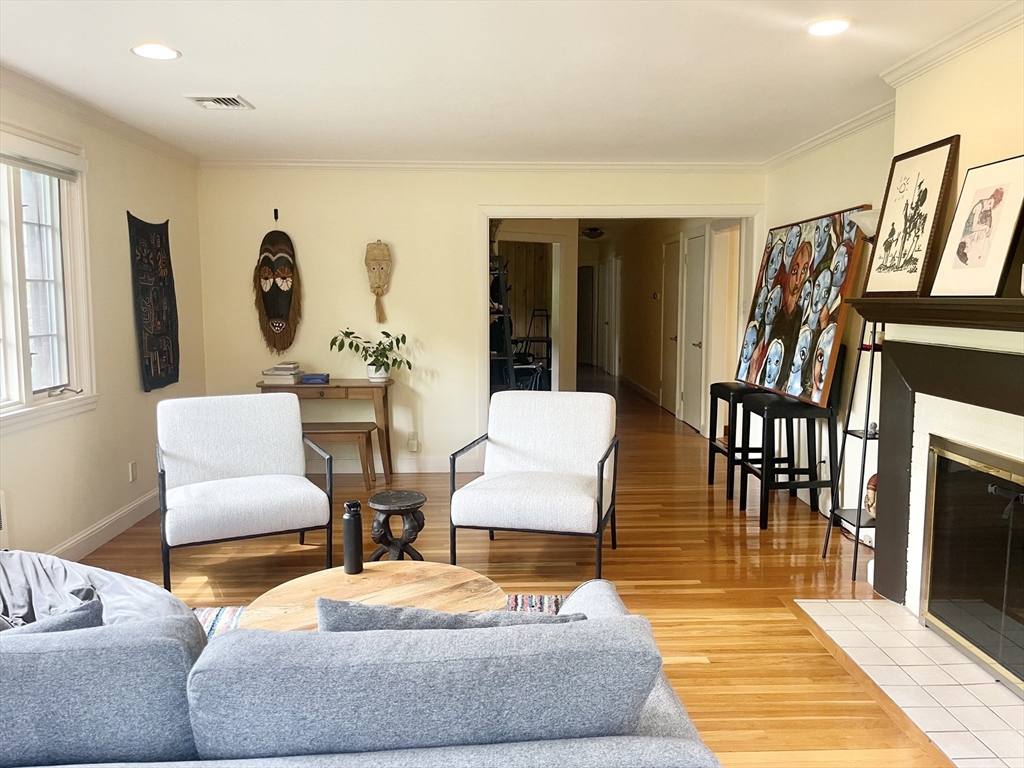150 Gordon Road Newton, MA 02468 - Photo 4 of 16