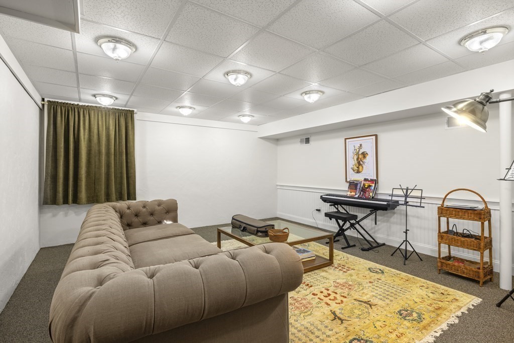 3 Benjamin Road Lexington, MA 02421 - Photo 29 of 42 a living room with furniture