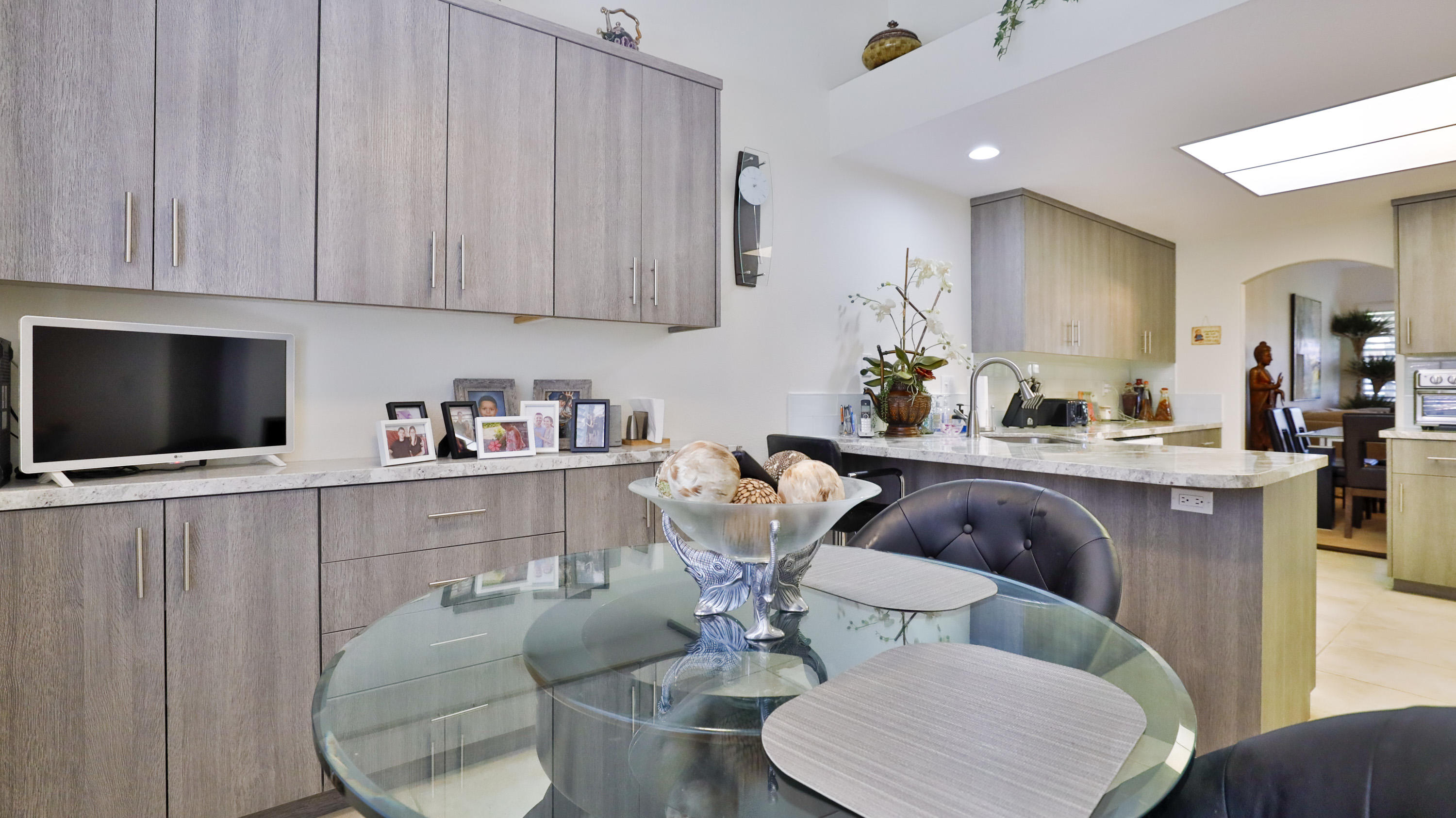 42641 Liolios Drive Palm Desert, CA 92211 - Photo 23 of 44 a living room with furniture and a flat screen tv