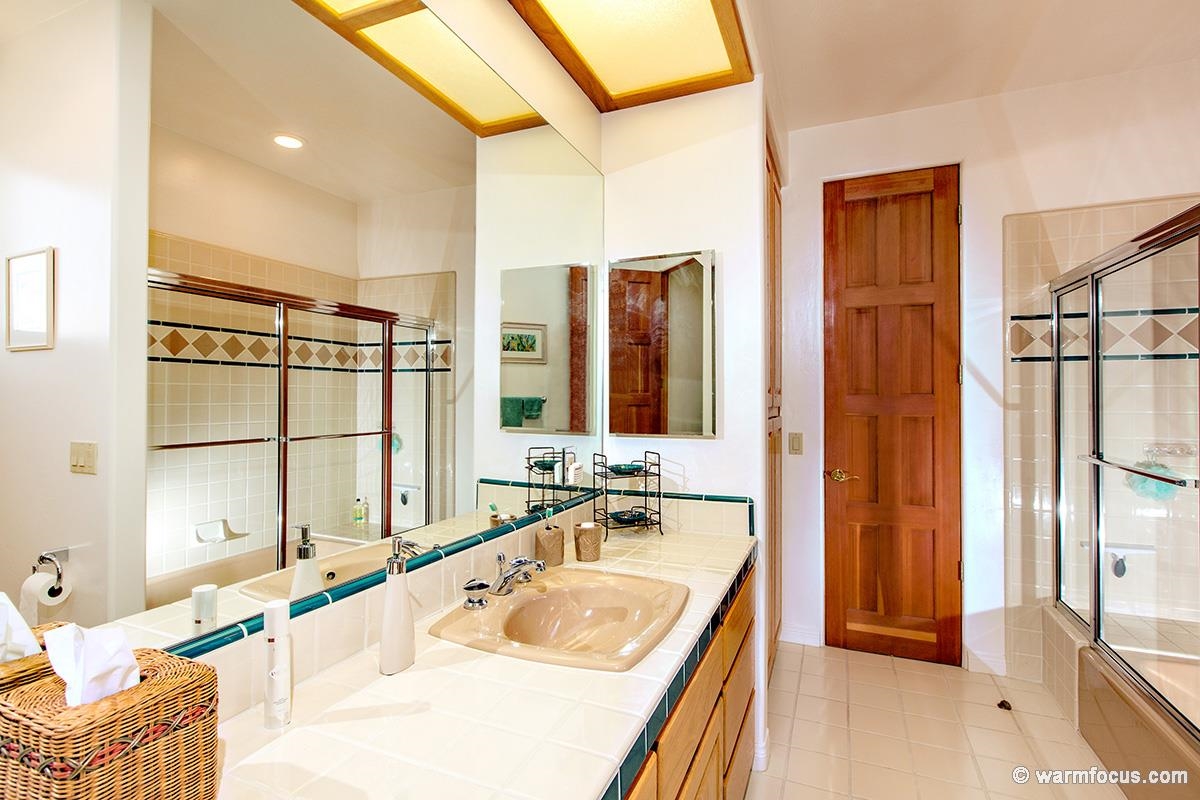 4610 Rancho Reposo Del Mar, CA 92014 - Photo 24 of 25 Upstairs bathroom has 2 entrances, one is attached to the bedroom and the other accesses the short hallway to the other upstairs bedroom.