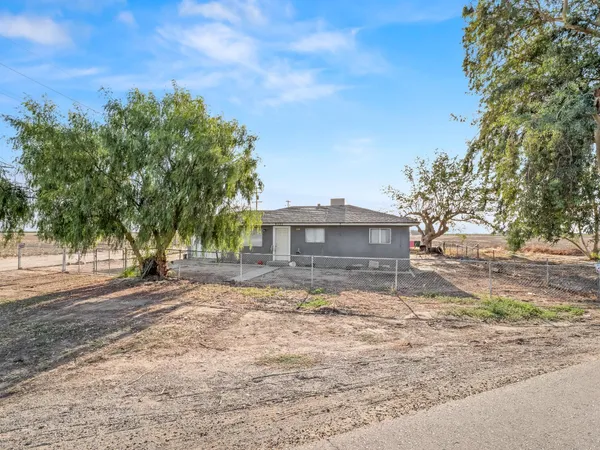 $1,070,550 | 9707 South Henderson Road, Raisin City, CA 93652