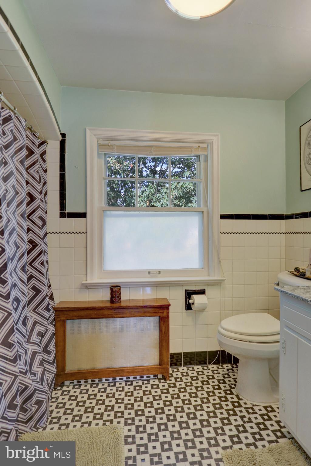 3615 Cloverfield Road Harrisburg, PA 17109 - Photo 22 of 38 Vintage Bathroom upstairs