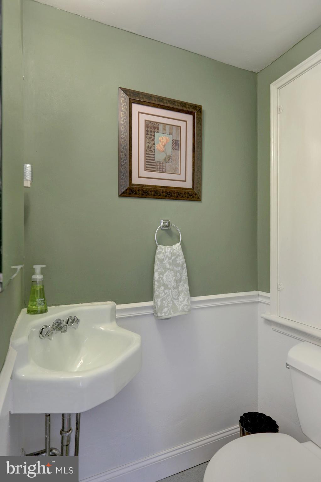 3615 Cloverfield Road Harrisburg, PA 17109 - Photo 26 of 38 The Half Bathroom on Main level