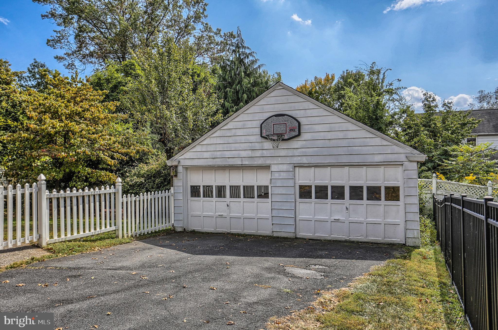 3615 Cloverfield Road Harrisburg, PA 17109 - Photo 36 of 38 2-car garage