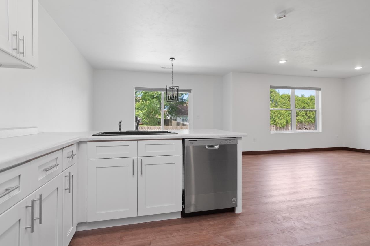 735 Hoffman Road Green Bay, WI 54301 - Photo 12 of 32