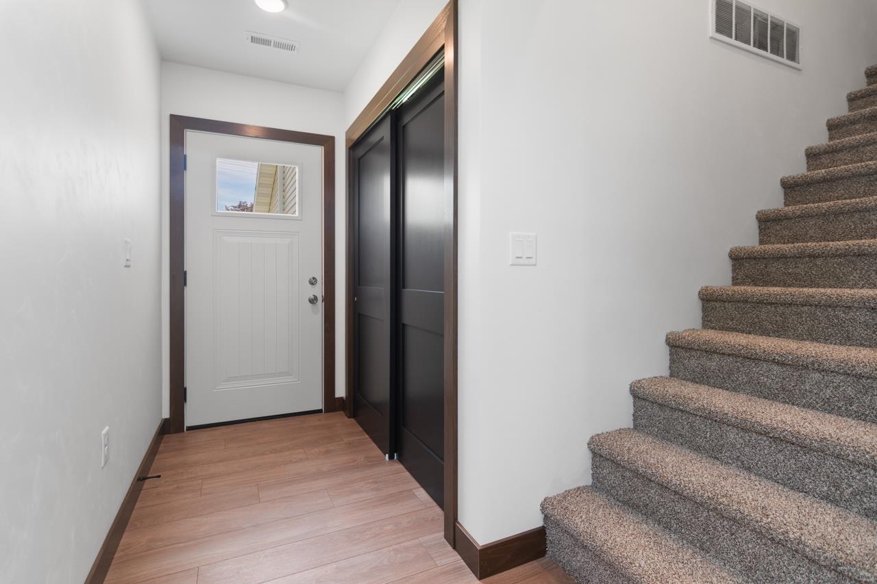 735 Hoffman Road Green Bay, WI 54301 - Photo 2 of 32