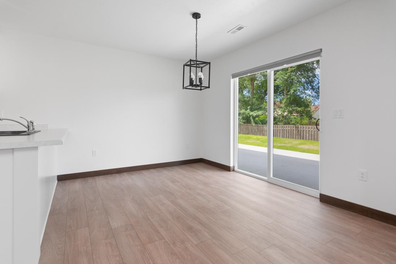 735 Hoffman Road Green Bay, WI 54301 - Photo 7 of 32
