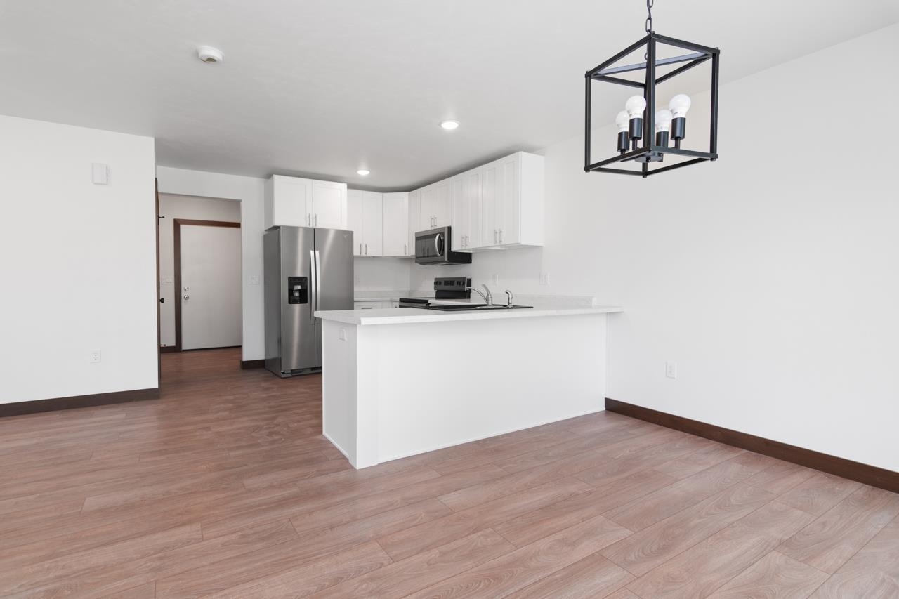 735 Hoffman Road Green Bay, WI 54301 - Photo 8 of 32