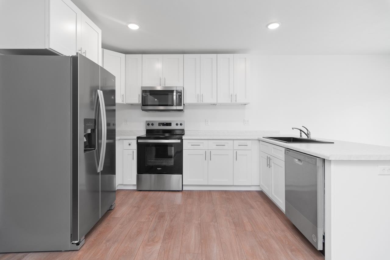 735 Hoffman Road Green Bay, WI 54301 - Photo 10 of 32