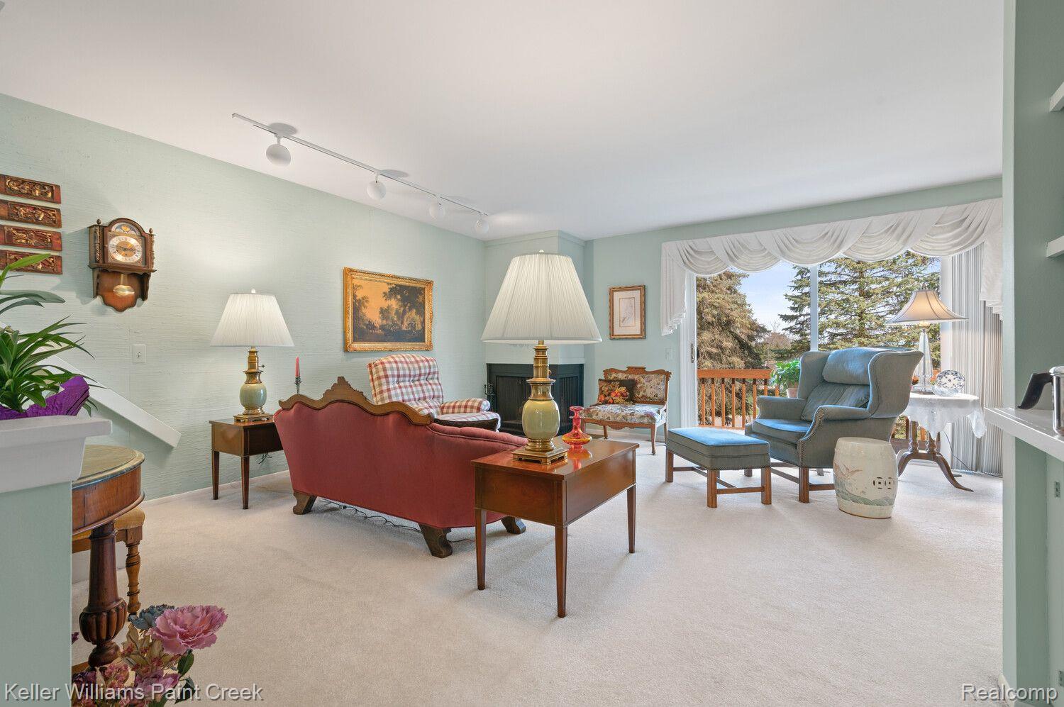 374 Willow Grove Lane Rochester, MI 48307 - Photo 17 of 28 Spacious Great Room with Loads of Natural Sunlight