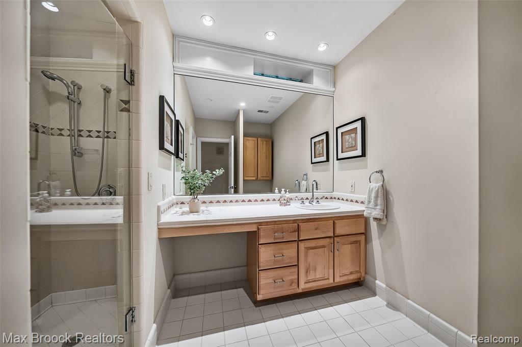 6510 Commerce Road West Bloomfield, MI 48324 - Photo 22 of 40