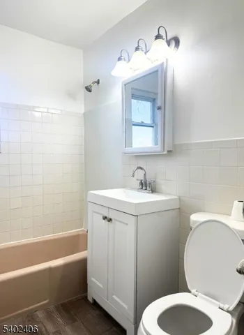 $2,500 | 2428 St Georges Avenue, Unit B6, Rahway, NJ 07065
