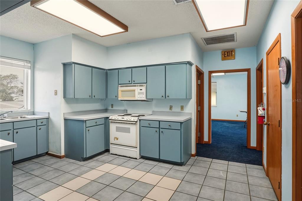 1803 3rd Street Southwest Winter Haven, FL 33880 - Photo 21 of 66 a kitchen with a stove top oven and cabinets