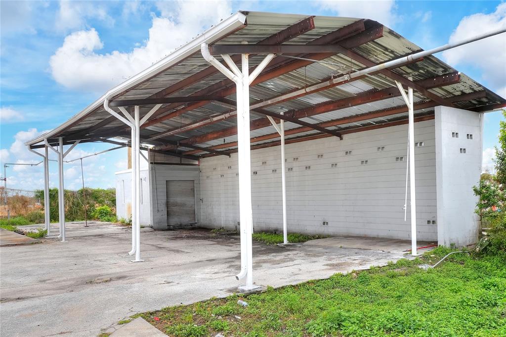 1803 3rd Street Southwest Winter Haven, FL 33880 - Photo 57 of 66 a view of a garage